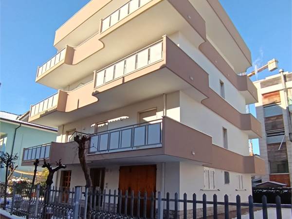 INTERO STABILE RESIDENZIALE