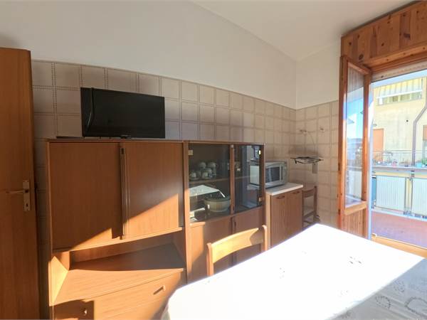 BILOCALE IN BELLARIA CENTRO