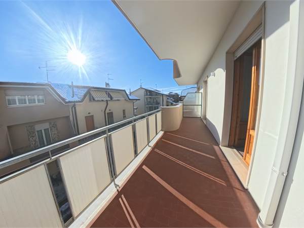 QUADRILOCALE BELLARIA CENTRO